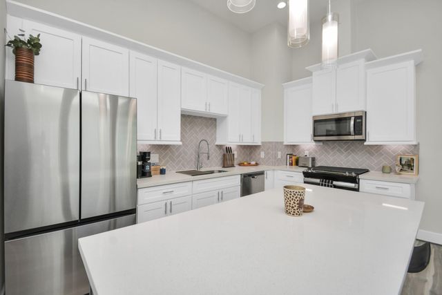 2504 W Tidwell Road E, Houston, TX 77091