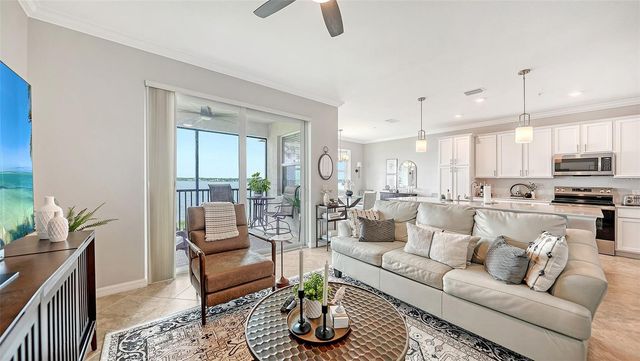 910 TIDEWATER SHORES LOOP 402, Bradenton, FL 34208