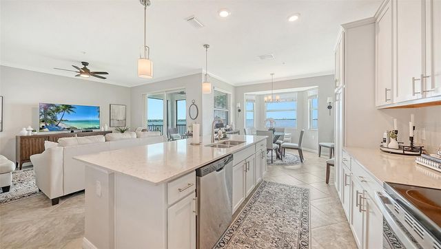 910 TIDEWATER SHORES LOOP 402, Bradenton, FL 34208