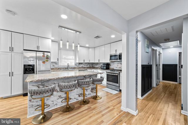 410 LEWISTOWN RD, Columbus, NJ 08022