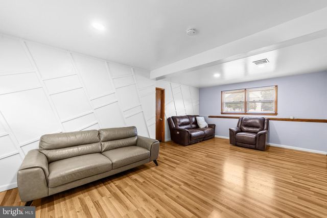 410 LEWISTOWN RD, Columbus, NJ 08022