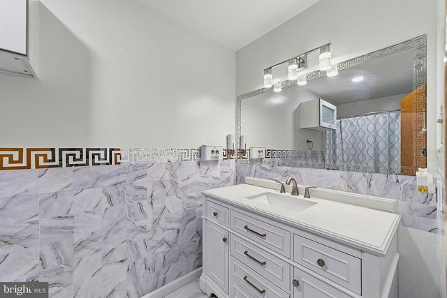 410 LEWISTOWN RD, Columbus, NJ 08022