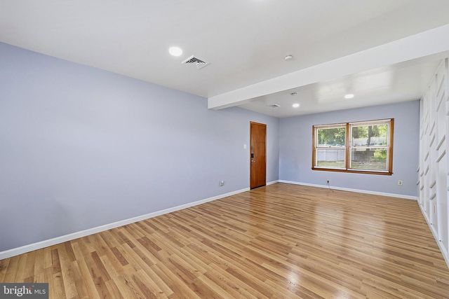 410 LEWISTOWN RD, Columbus, NJ 08022