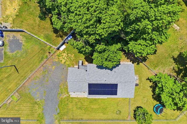 410 LEWISTOWN RD, Columbus, NJ 08022