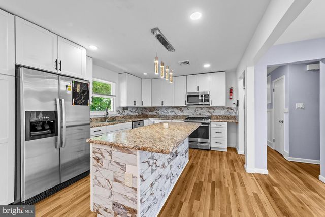 410 LEWISTOWN RD, Columbus, NJ 08022