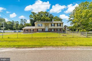 410 LEWISTOWN RD, Columbus, NJ 08022