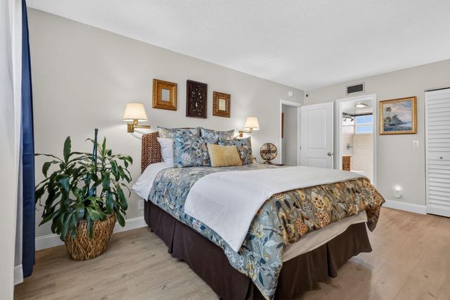 709 Lori Drive 211, Palm Springs, FL 33461
