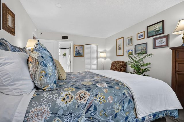 709 Lori Drive 211, Palm Springs, FL 33461