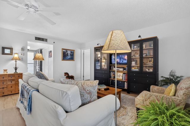709 Lori Drive 211, Palm Springs, FL 33461