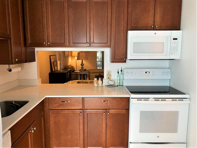2615 GARDEN Drive N 310, Lake Worth, FL 33461