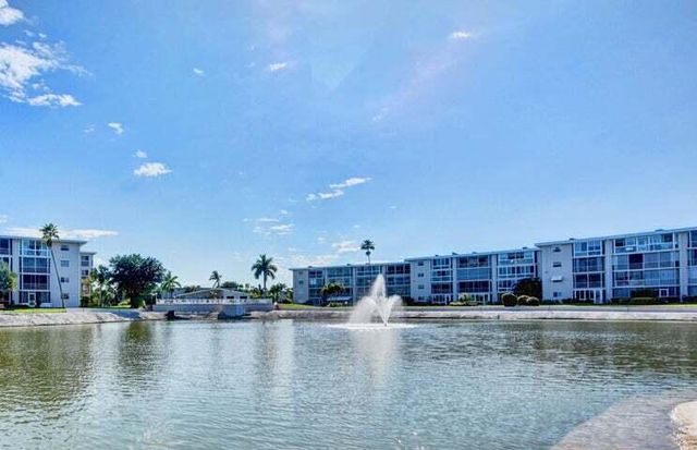 2615 GARDEN Drive N 310, Lake Worth, FL 33461