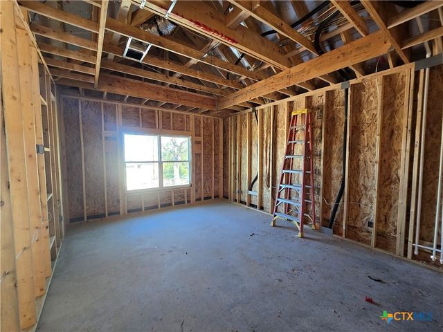 1221 Lasso Loop, Canyon Lake, TX 78133