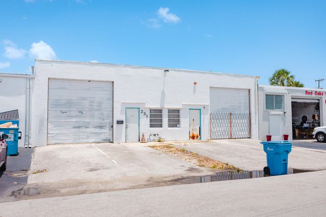 231 SW 5th Court, Pompano Beach, FL 33060