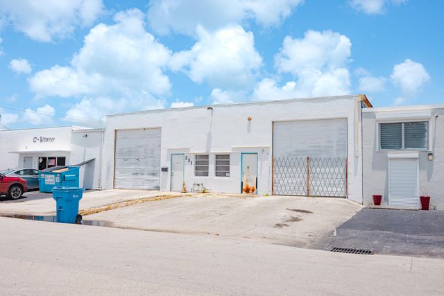 231 SW 5th Court, Pompano Beach, FL 33060