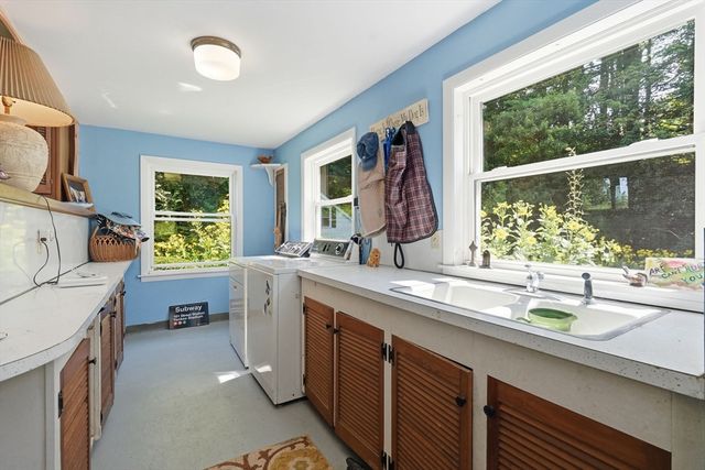 3057 Palmer St, Palmer, MA 01069