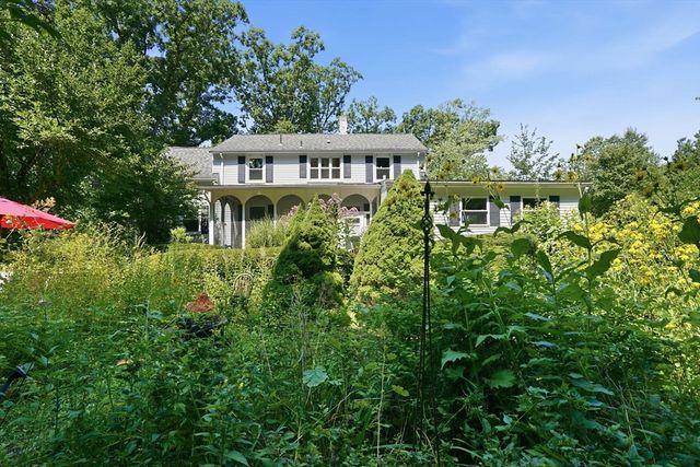 3057 Palmer St, Palmer, MA 01069