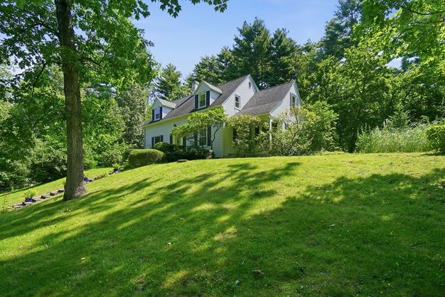 3057 Palmer St, Palmer, MA 01069
