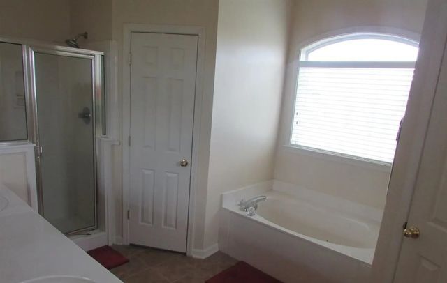 9885 AVERBURY DR, Cordova, TN 38016