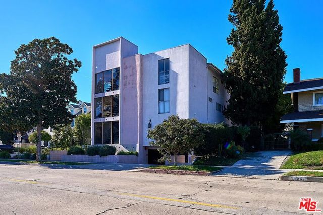 695 S Norton Avenue, Los Angeles, CA 90005