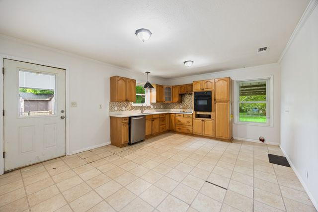 571 S 1st Street, Point, TX 75472
