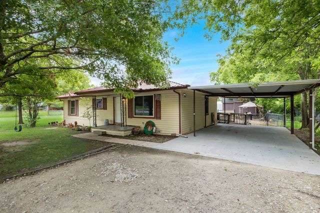 571 S 1st Street, Point, TX 75472