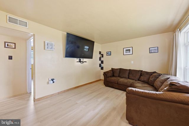 587 ARBOR RD, Morrisville, PA 19067
