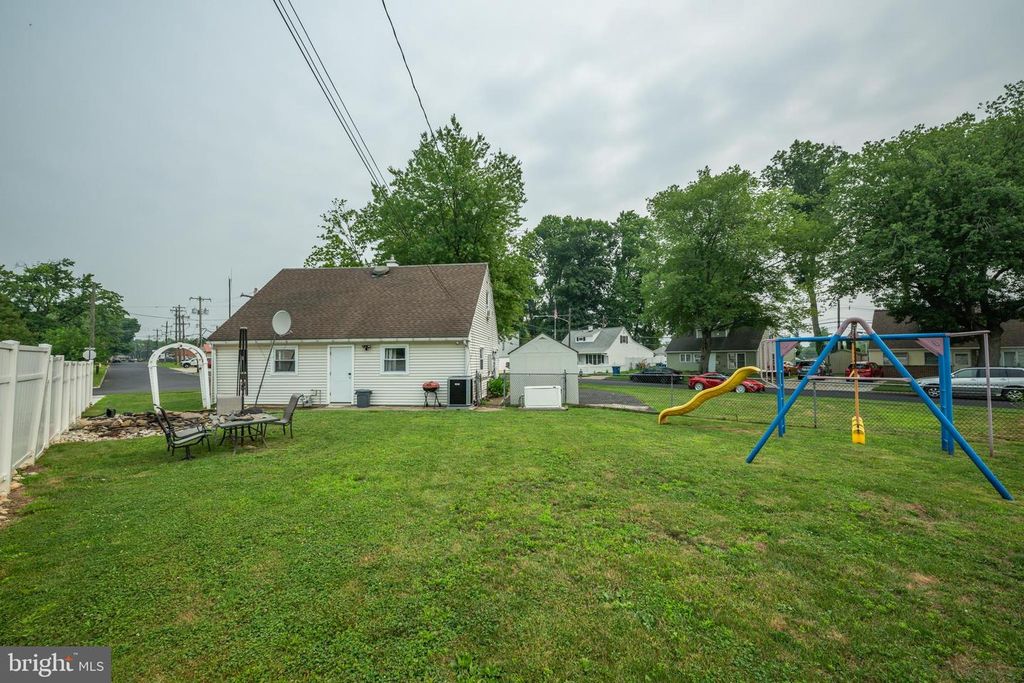 587 ARBOR RD, Morrisville, PA 19067