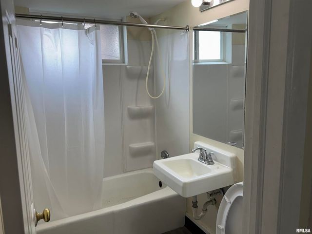 1907 16TH Street, Silvis, IL 61282