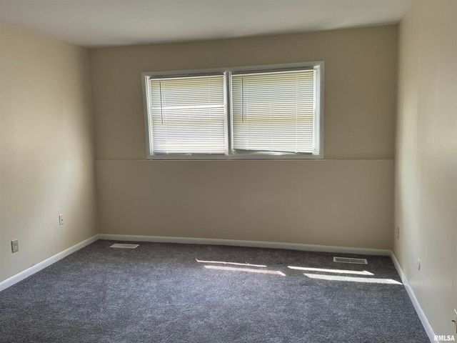 1907 16TH Street, Silvis, IL 61282