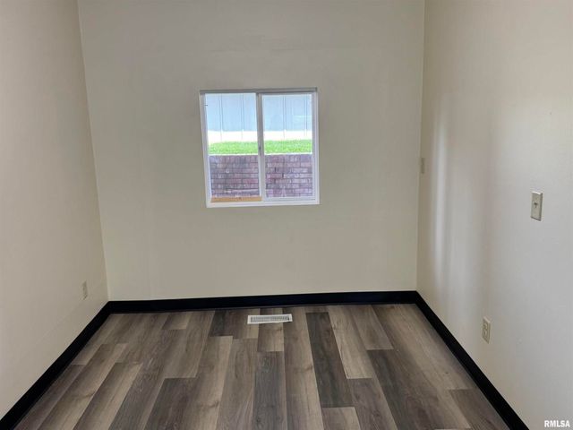 1907 16TH Street, Silvis, IL 61282