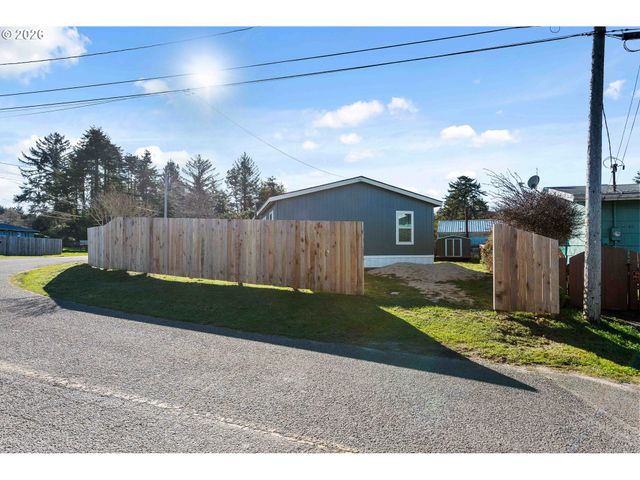 64274 SADDLER Rd, Coos Bay, OR 97420