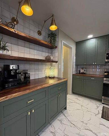1212 Sunset Drive, Fort Wayne, IN 46807