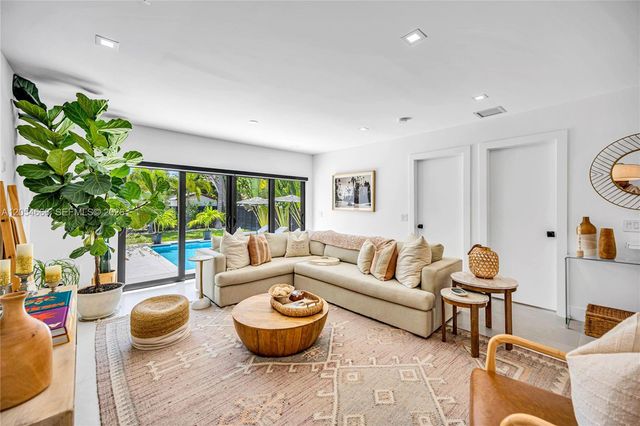 530 SW 18th Terrace, Miami, FL 33129
