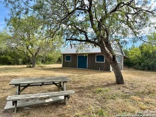 731 Cr 325, George West, TX 78022