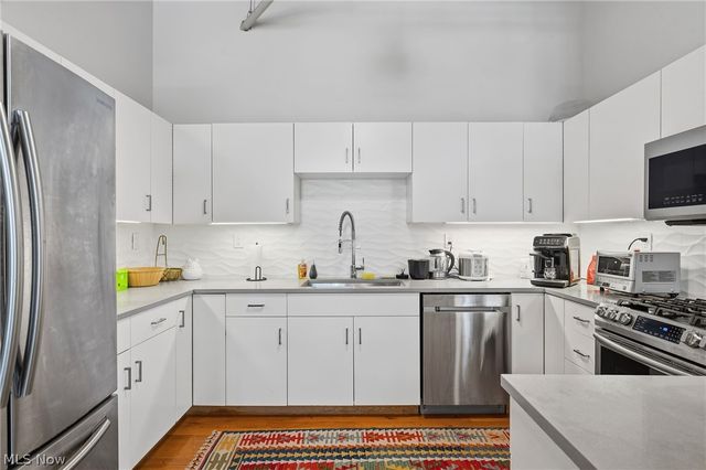 635 W Lakeside Avenue 402, Cleveland, OH 44113