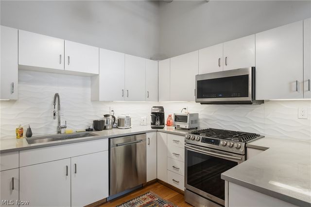 635 W Lakeside Avenue 402, Cleveland, OH 44113