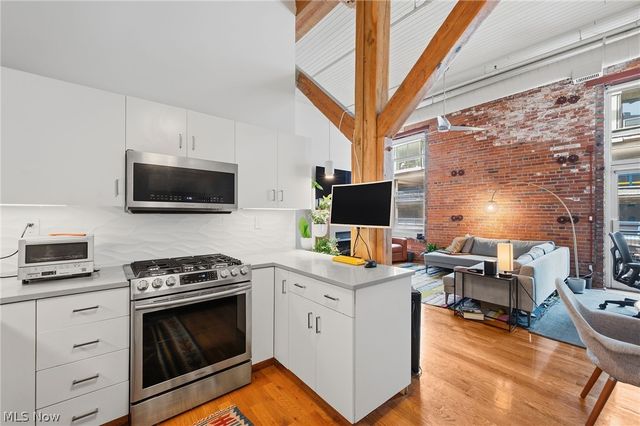 635 W Lakeside Avenue 402, Cleveland, OH 44113