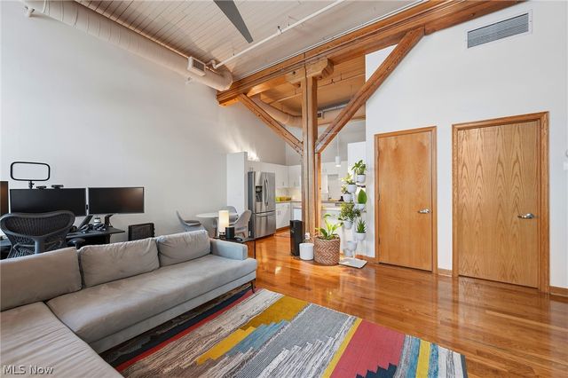 635 W Lakeside Avenue 402, Cleveland, OH 44113