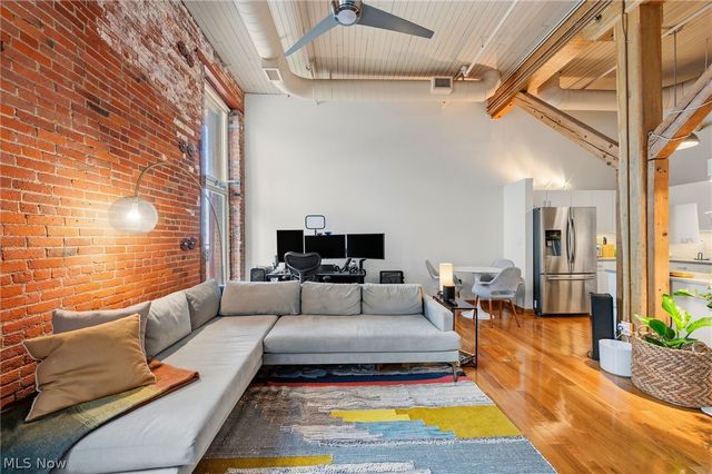 635 W Lakeside Avenue 402, Cleveland, OH 44113