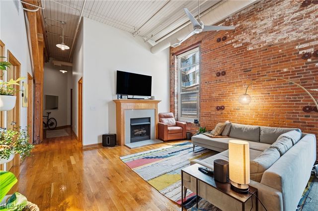 635 W Lakeside Avenue 402, Cleveland, OH 44113