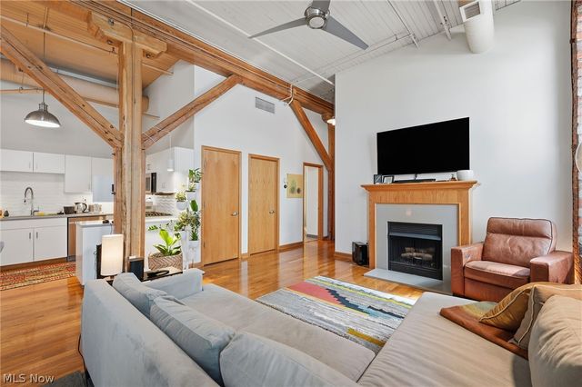 635 W Lakeside Avenue 402, Cleveland, OH 44113