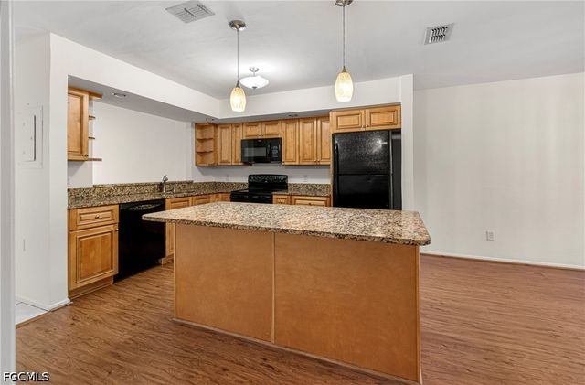 8302 Charter Club CIR 6, Fort Myers, FL 33919