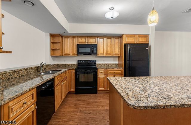 8302 Charter Club CIR 6, Fort Myers, FL 33919