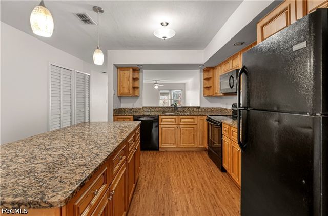 8302 Charter Club CIR 6, Fort Myers, FL 33919