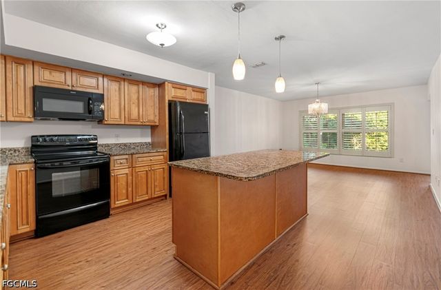 8302 Charter Club CIR 6, Fort Myers, FL 33919