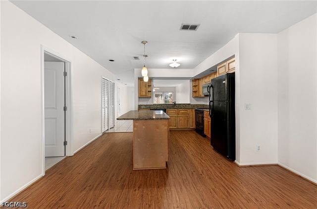 8302 Charter Club CIR 6, Fort Myers, FL 33919