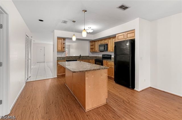 8302 Charter Club CIR 6, Fort Myers, FL 33919