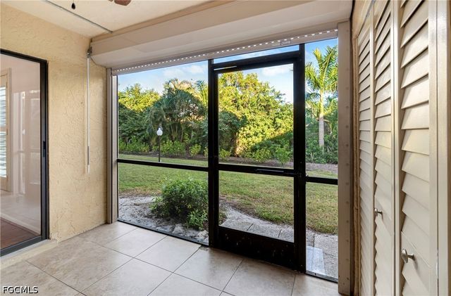 8302 Charter Club CIR 6, Fort Myers, FL 33919