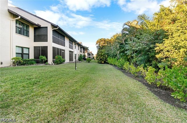 8302 Charter Club CIR 6, Fort Myers, FL 33919