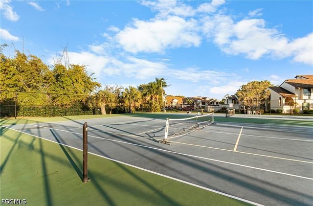 8302 Charter Club CIR 6, Fort Myers, FL 33919